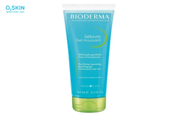 Da dầu mụn nên dùng sữa rửa mặt nào