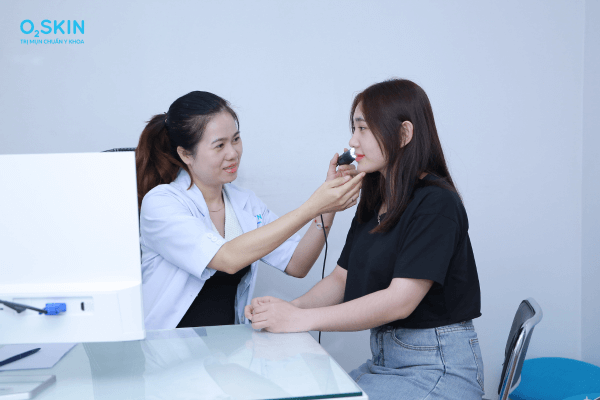 Khám mụn đầu đen tại O2 SKIN