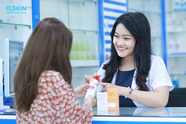 Mua sữa rửa mặt cho da mụn