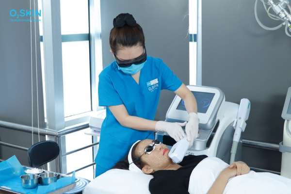 cách trị mụn mủ bằng phương pháp IPL