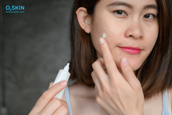 bôi serum trước hay kem trị mụn trước