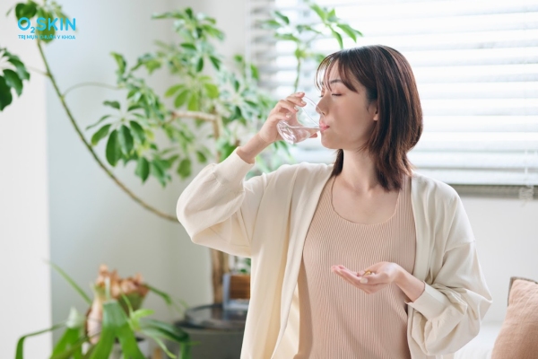 Thuốc uống trị mụn trứng cá dậy thì