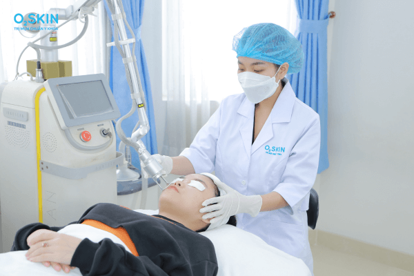 dùng phương pháp Laser tại O2 SKIN để trị mụn nội tiết