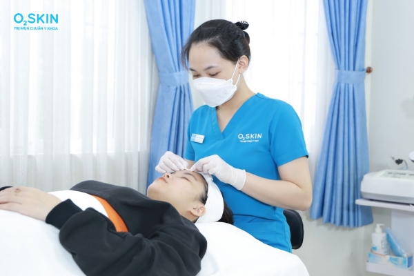 Có nên đi lấy mụn ở spa không