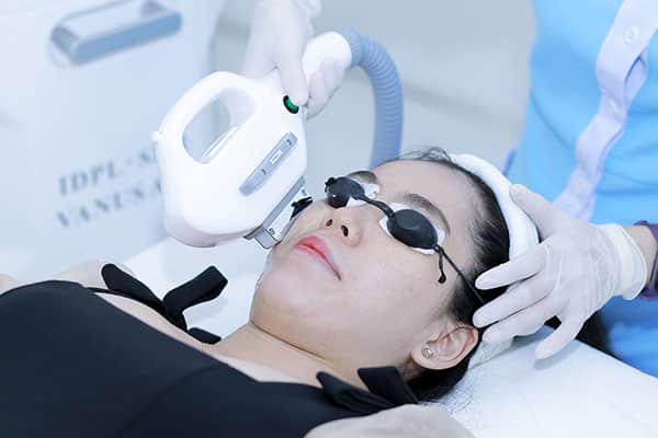 Quy trình điều trị mụn bằng công nghệ IPL tại O2 SKIN