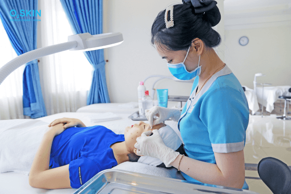 Trị sợi bã nhờn và mụn đầu đen