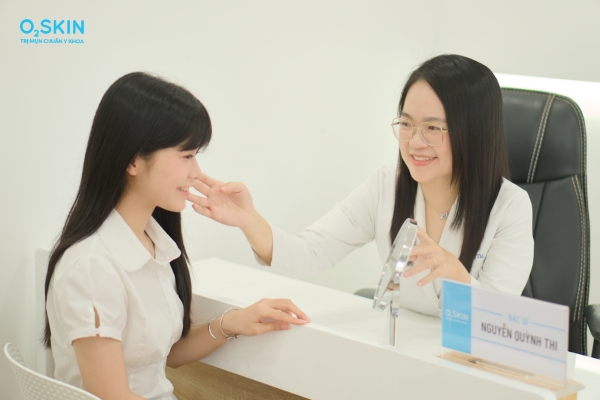 Lưu ý nặn mụn kiêng ăn gì