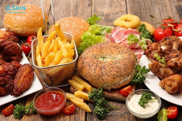 Mới nặn mụn không nên ăn gì