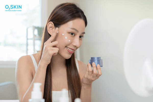 Thoa retinol lên mặt