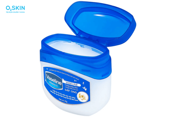 Vaseline hỗ trợ lấy mụn đầu đen