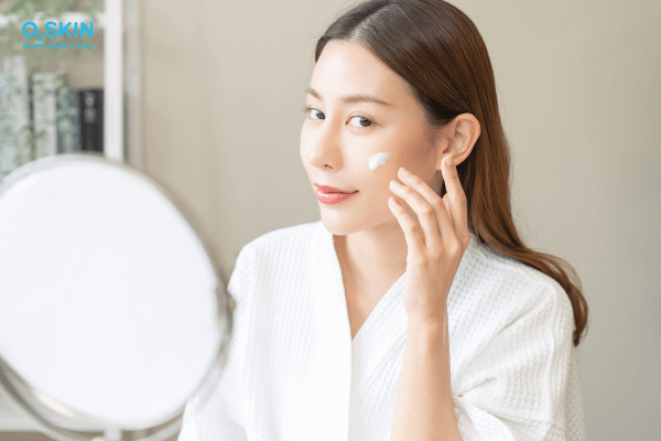 Dùng Niacinamide vào buổi sáng