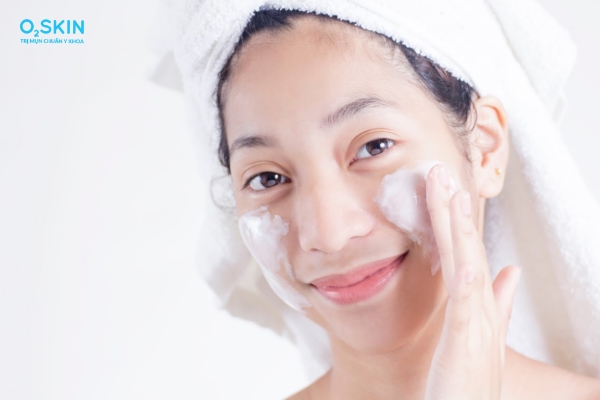 Cách trị mụn đầu đen ở má