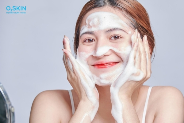 Da dầu nên rửa mặt mấy lần 1 ngày