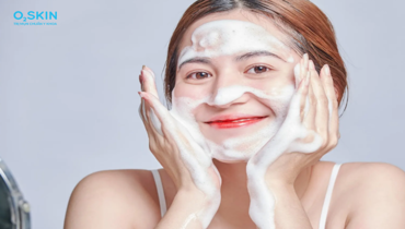 Tẩy da chết trước hay rửa mặt trước? Giải đáp từ bác sĩ O2 SKIN