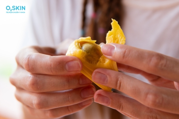 Ăn mít có mọc mụn không