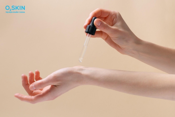 Cách bôi sản phẩm sau nặn mụn