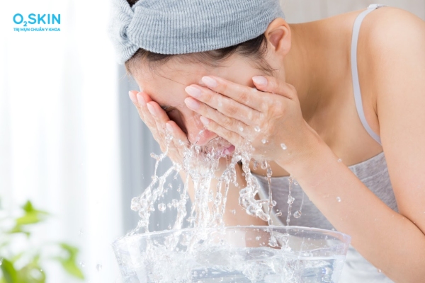 Chăm sóc da bị mụn trứng cá tuổi dậy thì