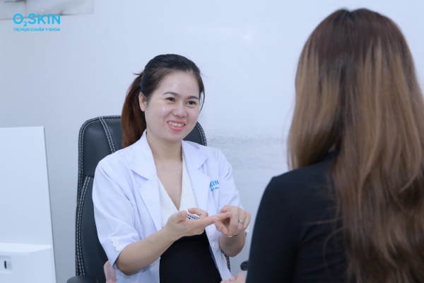 Cách trị mụn trứng cá cho mẹ bầu