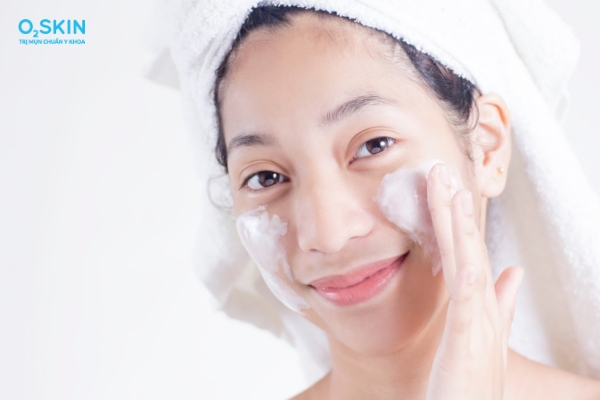Tiêu chí chọn sữa rửa mặt cho da dầu mụn ẩn