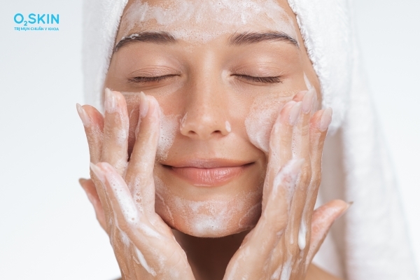 Cách rửa mặt cho da mụn