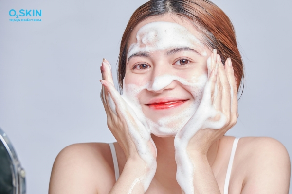 10 Sữa Rửa Mặt BHA, AHA Cho Da Dầu Mụn Được Tin Dùng Năm 2025