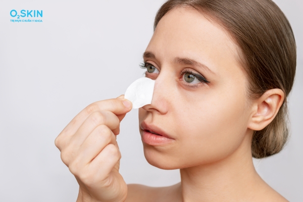 Cách lột mụn đầu đen bằng miếng dán