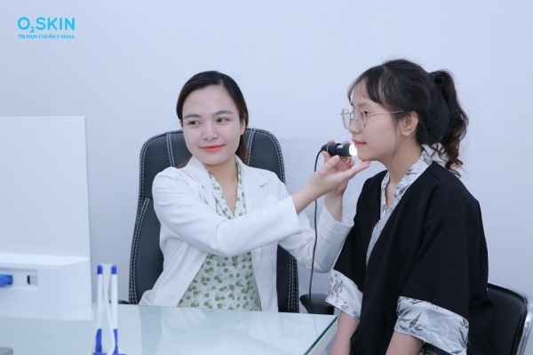 Cách trị mụn đầu đen trên trán