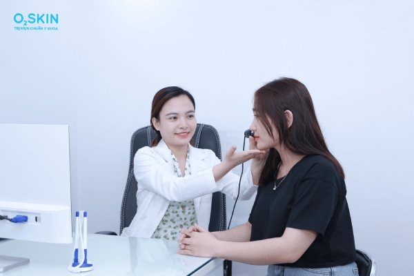 Ủ mụn đầu đen ở mũi