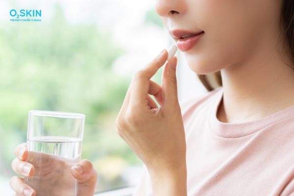 Uống vitamin C có bị nổi mụn không