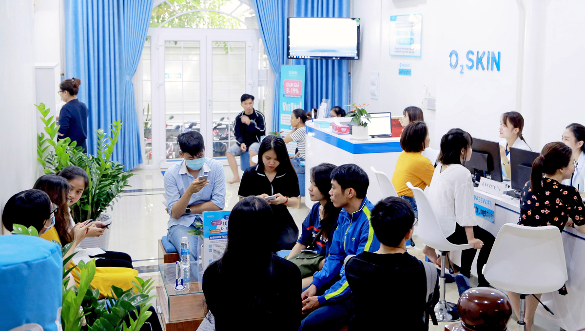 O2 SKIN phòng khám đông khách